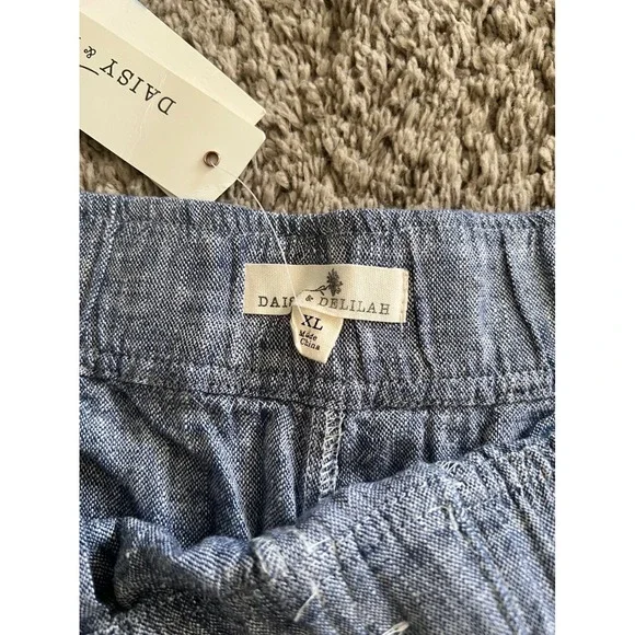 Daisy & Delilah Women XL Blue Linen Blend Ruffle Hem Elastic Waist Shorts New - Picture 2 of 7